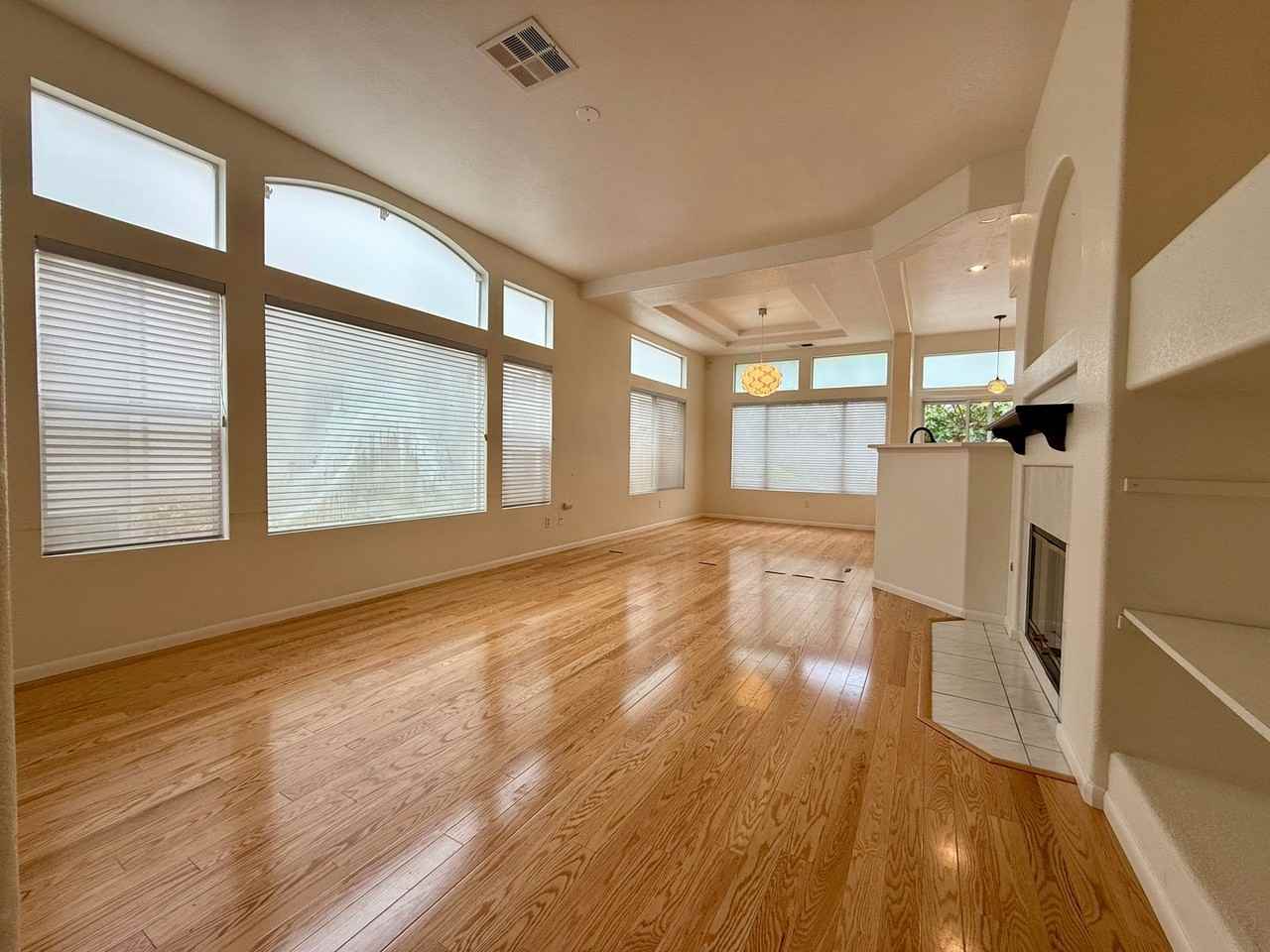 7579 Hazard Center Dr - Photo 5 of 32