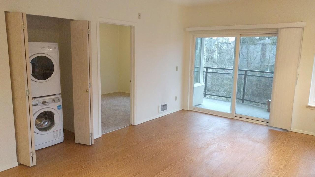 1835 Queen Anne Ave N #303 - Photo 7 of 9