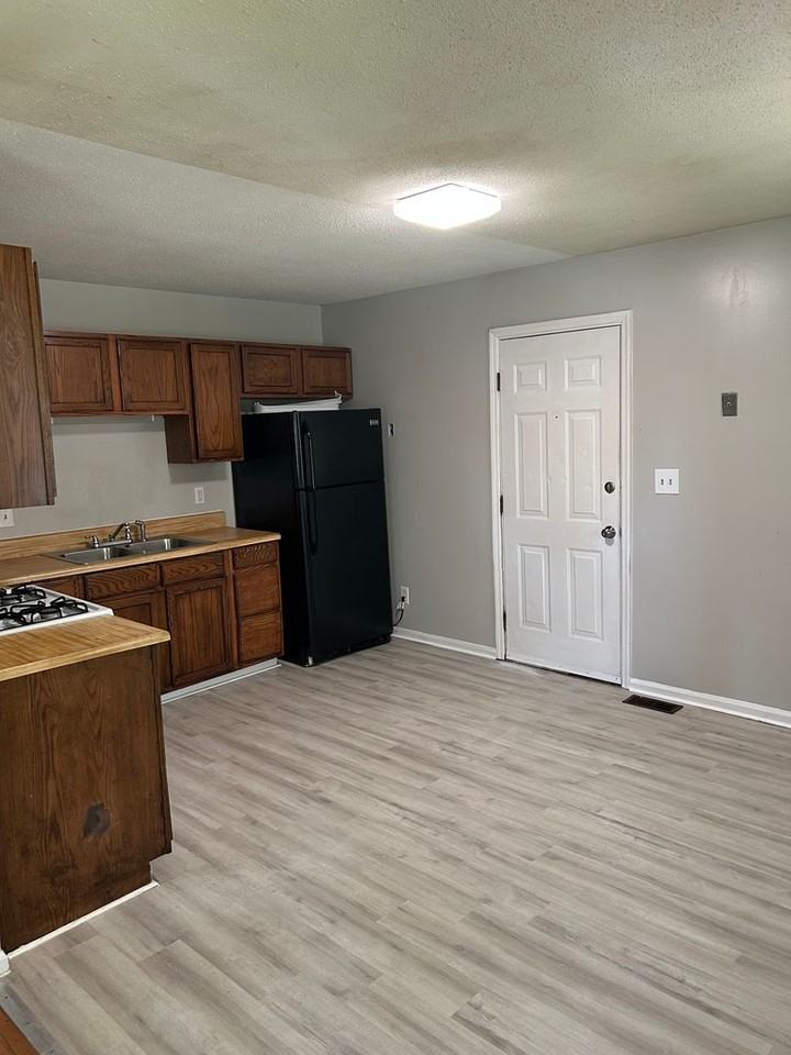 177 Bomar Ave - Photo 3 of 6