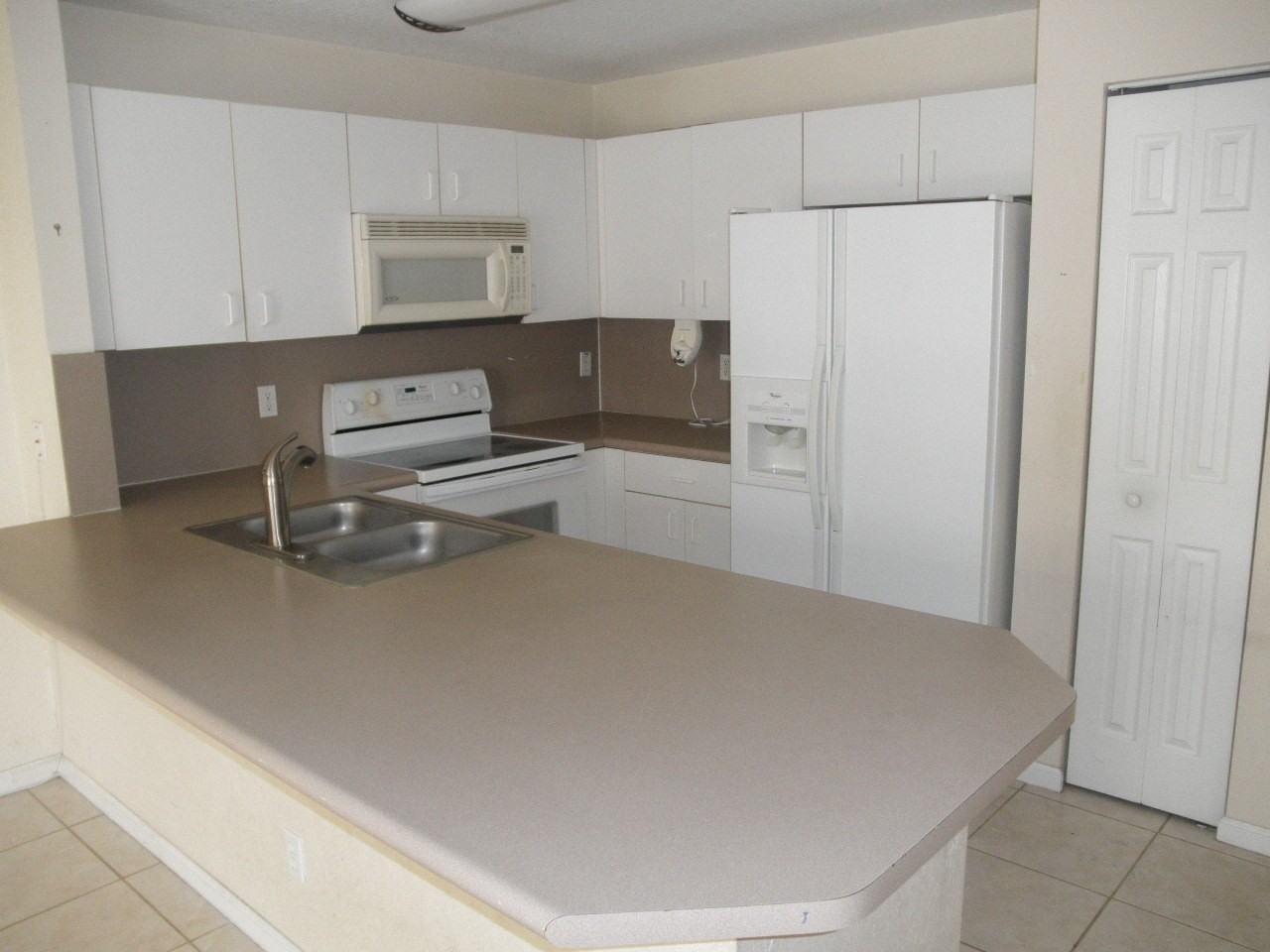 876 Summit Lake Dr - Photo 4 of 18