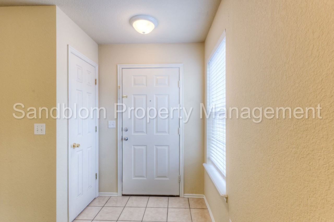 334 E 40th St Unit B - Photo 3 of 23