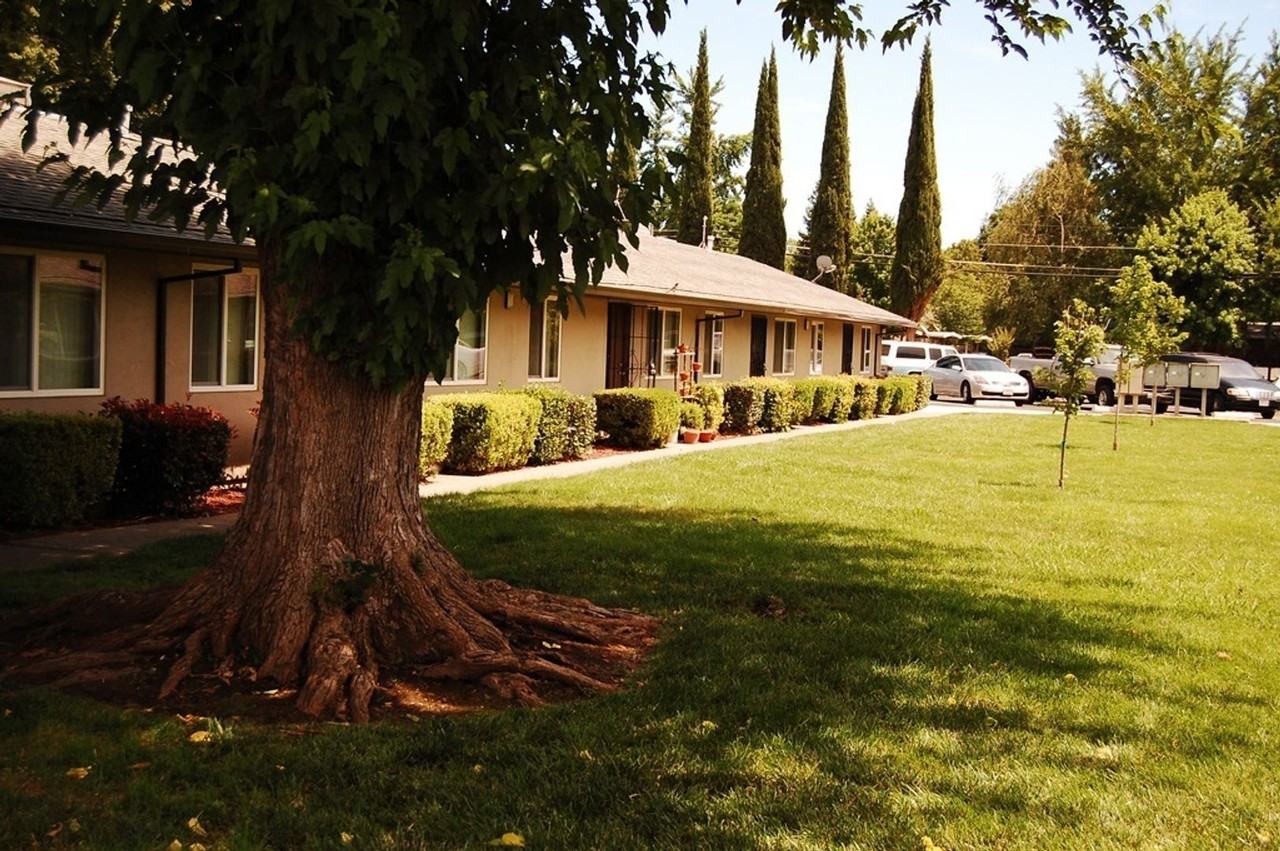 Woodside Gardens Apartments - Photo 4 of 13