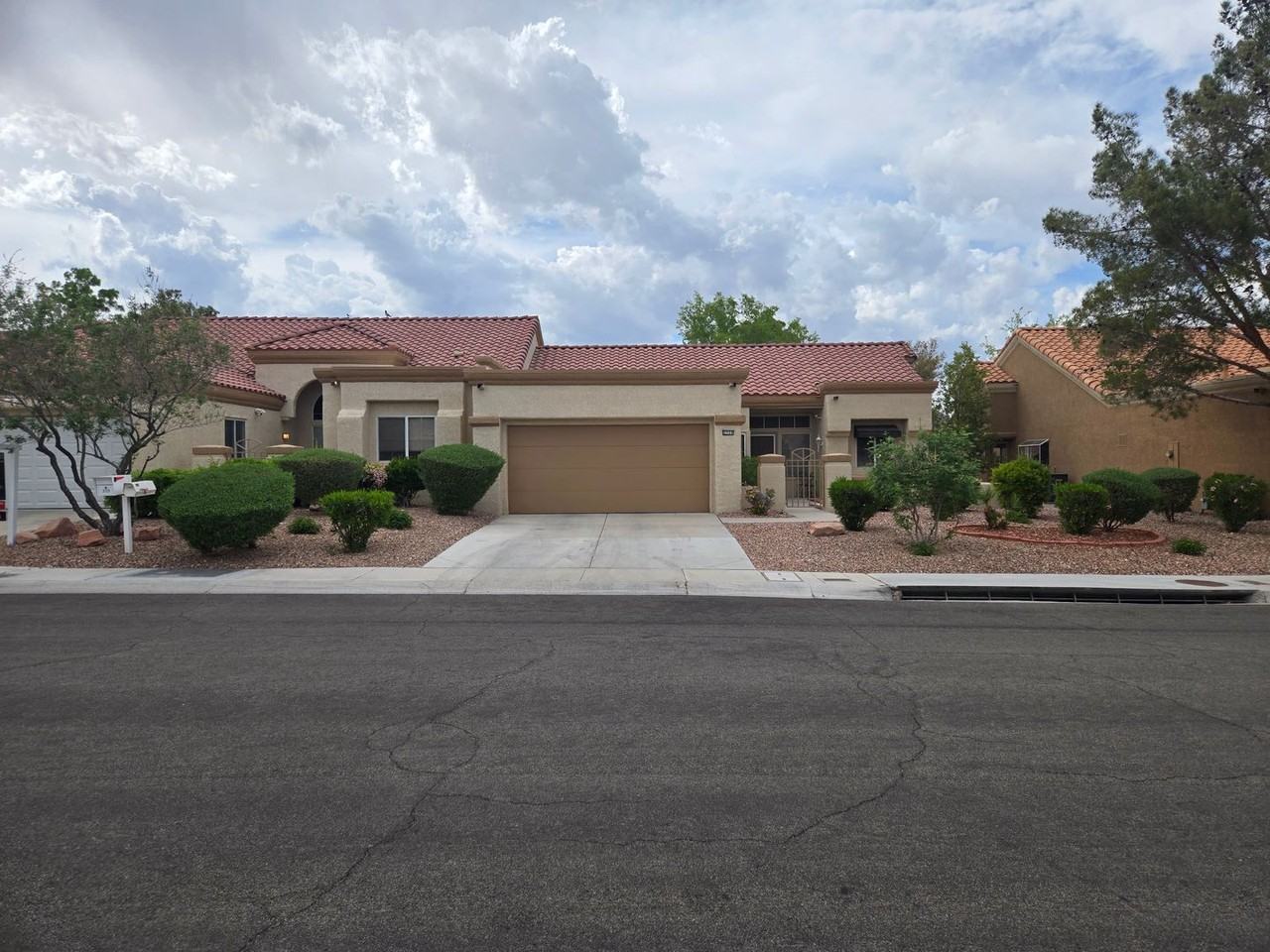 2729 Showcase Dr - Photo 2 of 46