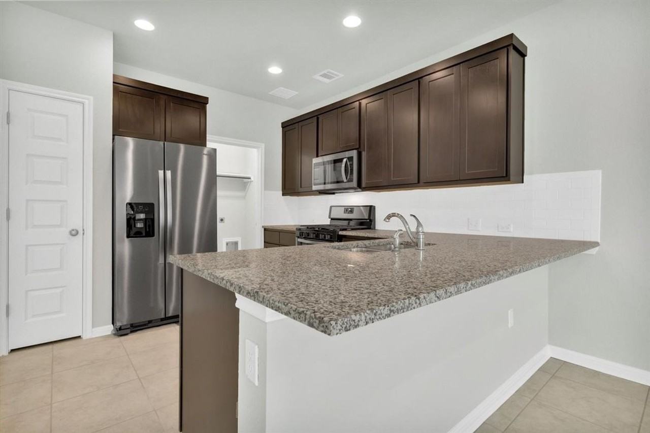 1905 Arendale Dr - Photo 4 of 25