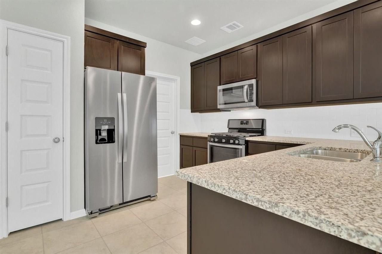 1905 Arendale Dr - Photo 5 of 25