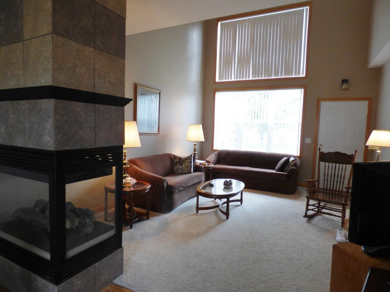 5789 Mount Curve Blvd - Photo 2 of 8