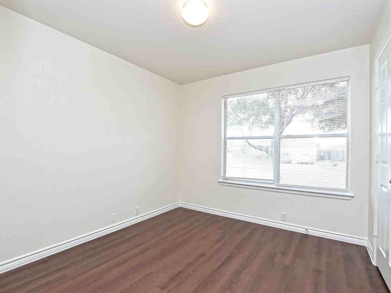 14521 Gurneys Eagle Dr - Photo 5 of 30