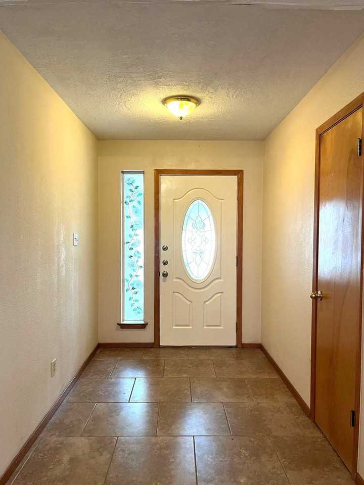 917 Seminole Drive - Photo 3 of 17