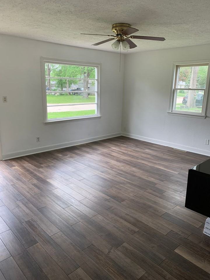 1303 Catalina Rd - Photo 3 of 13