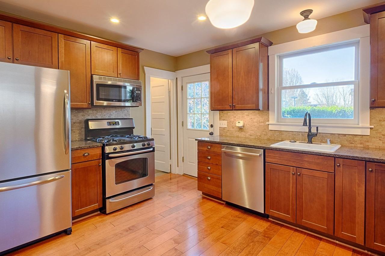 3417 42nd Ave Sw - Photo 2 of 23