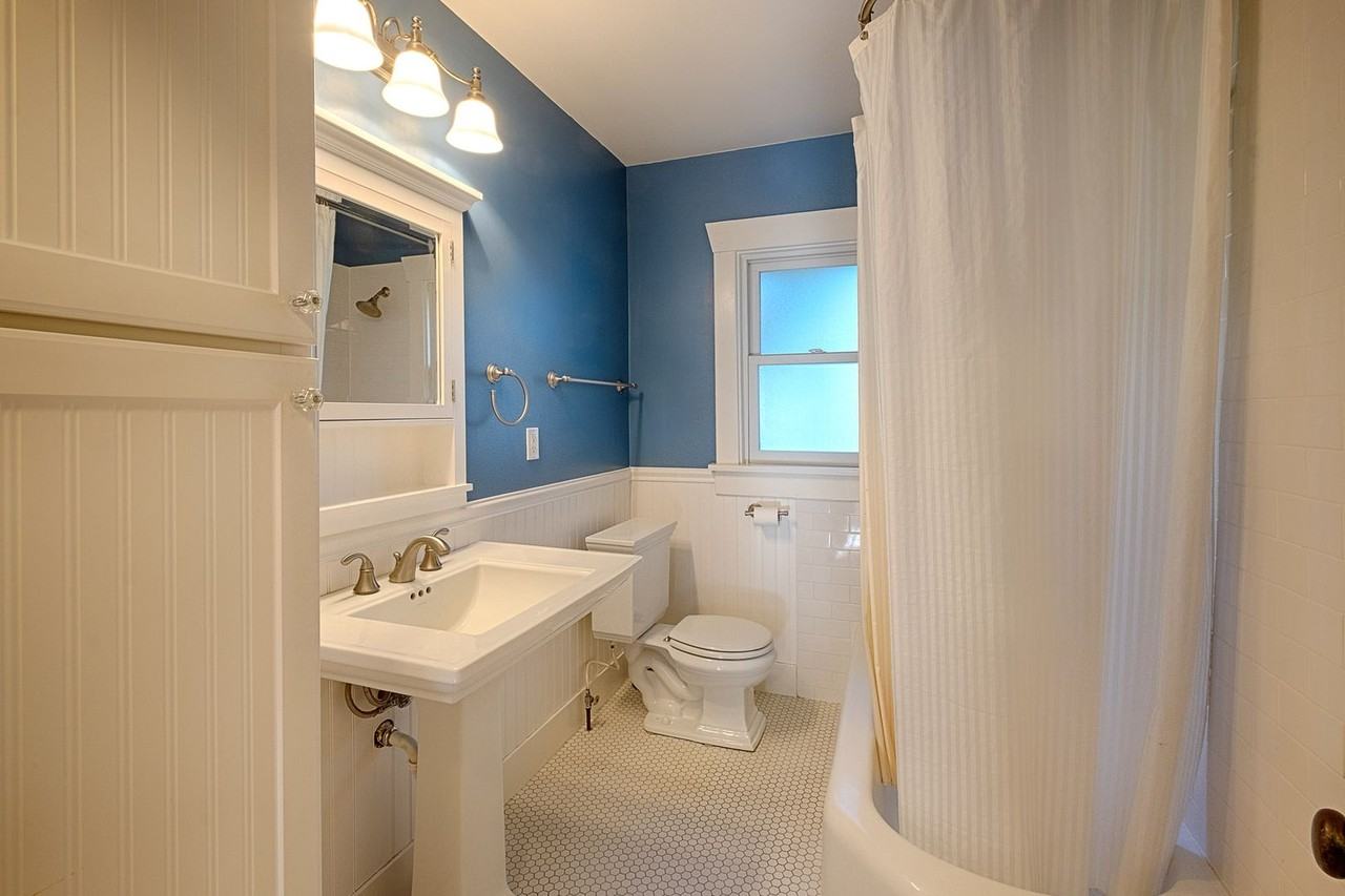 3417 42nd Ave Sw - Photo 5 of 23