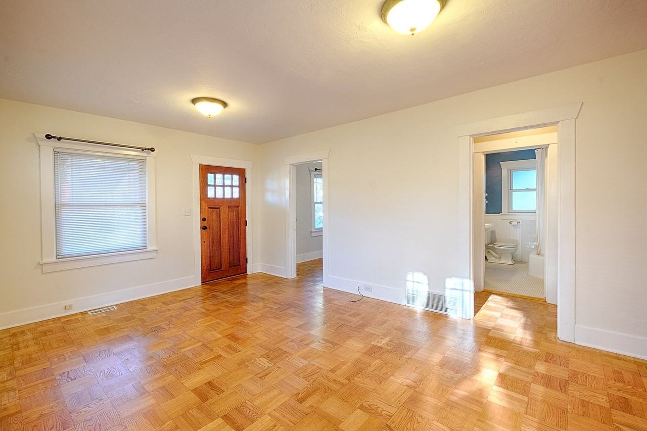 3417 42nd Ave Sw - Photo 6 of 23
