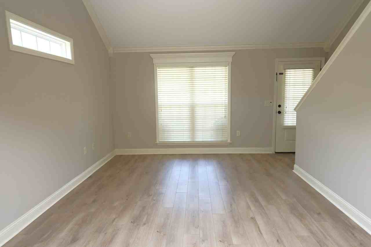 4110 Barrington Dr - Photo 3 of 15