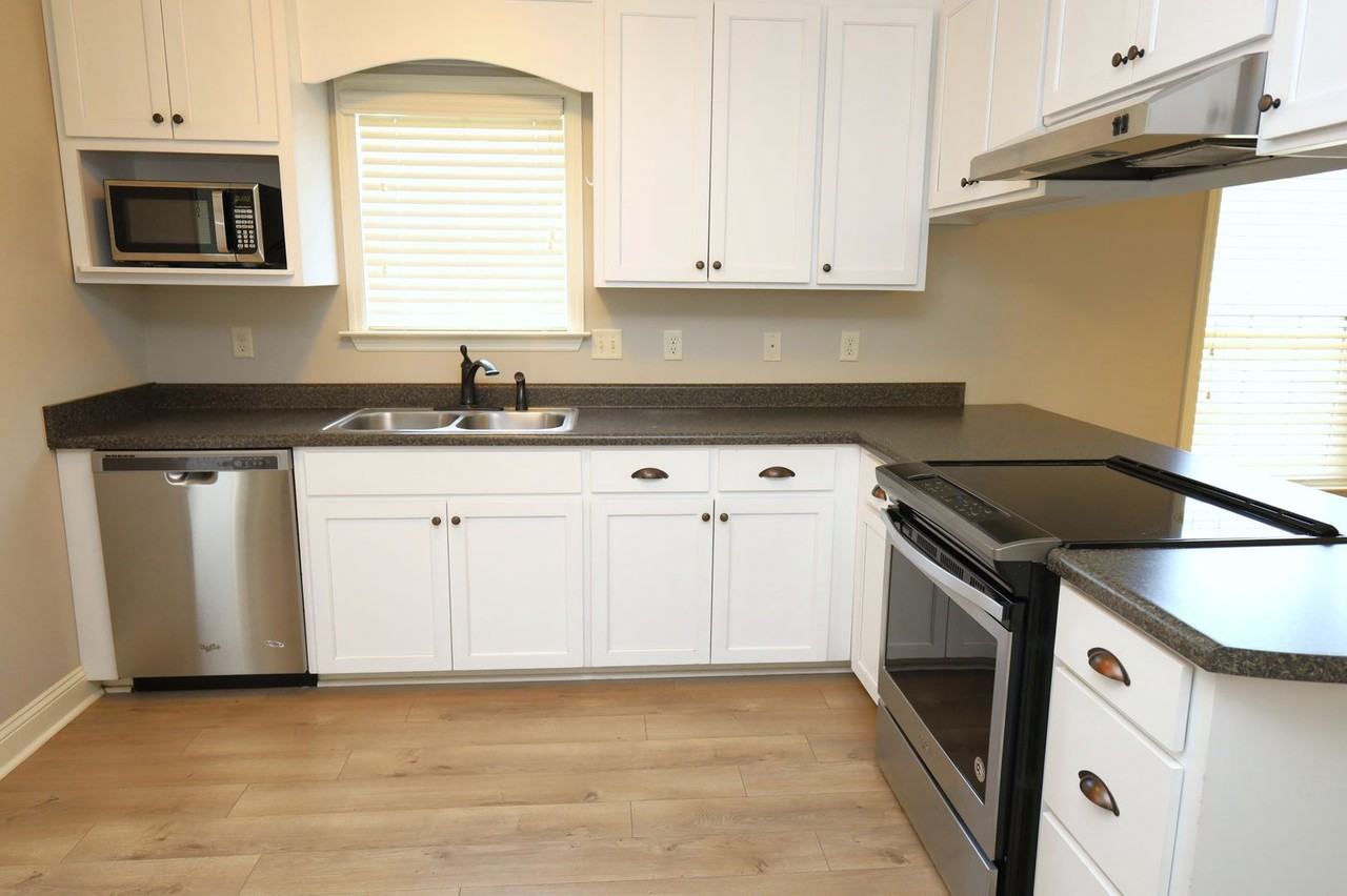 4110 Barrington Dr - Photo 5 of 15