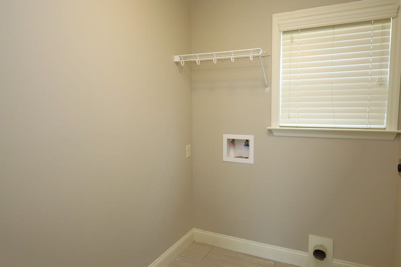 4110 Barrington Dr - Photo 6 of 15