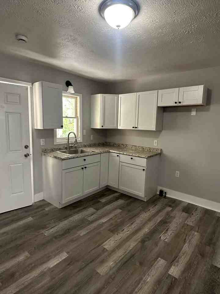 8002 Jeffries Ave - Photo 2 of 11