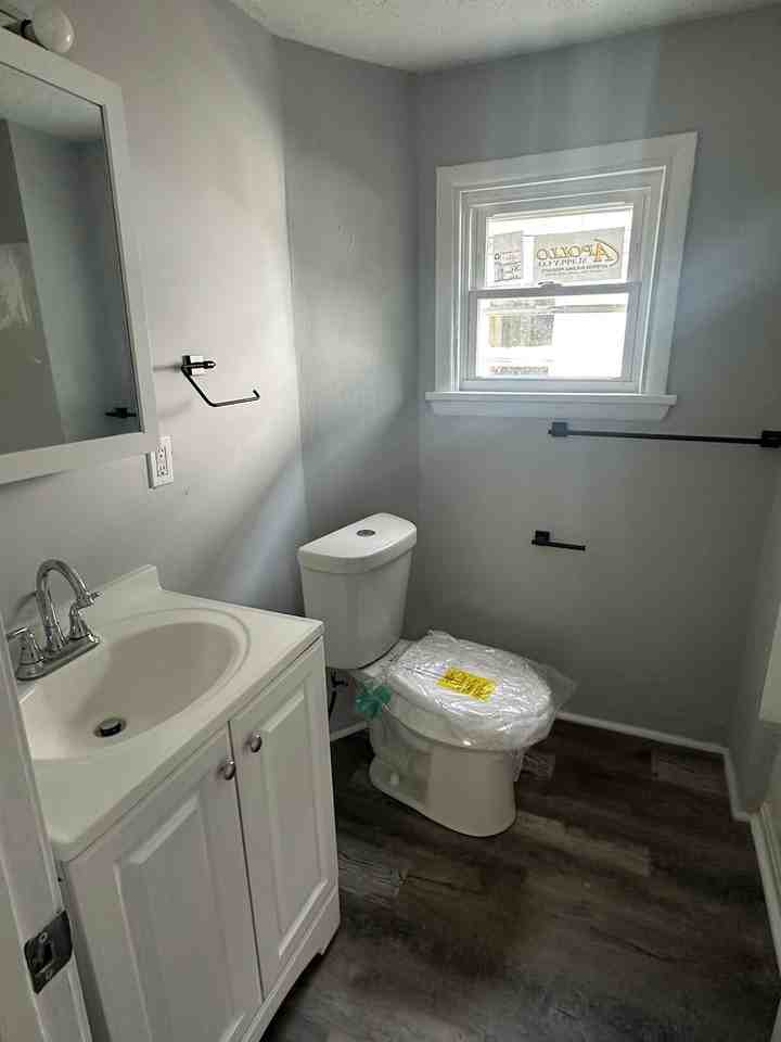 8002 Jeffries Ave - Photo 3 of 11