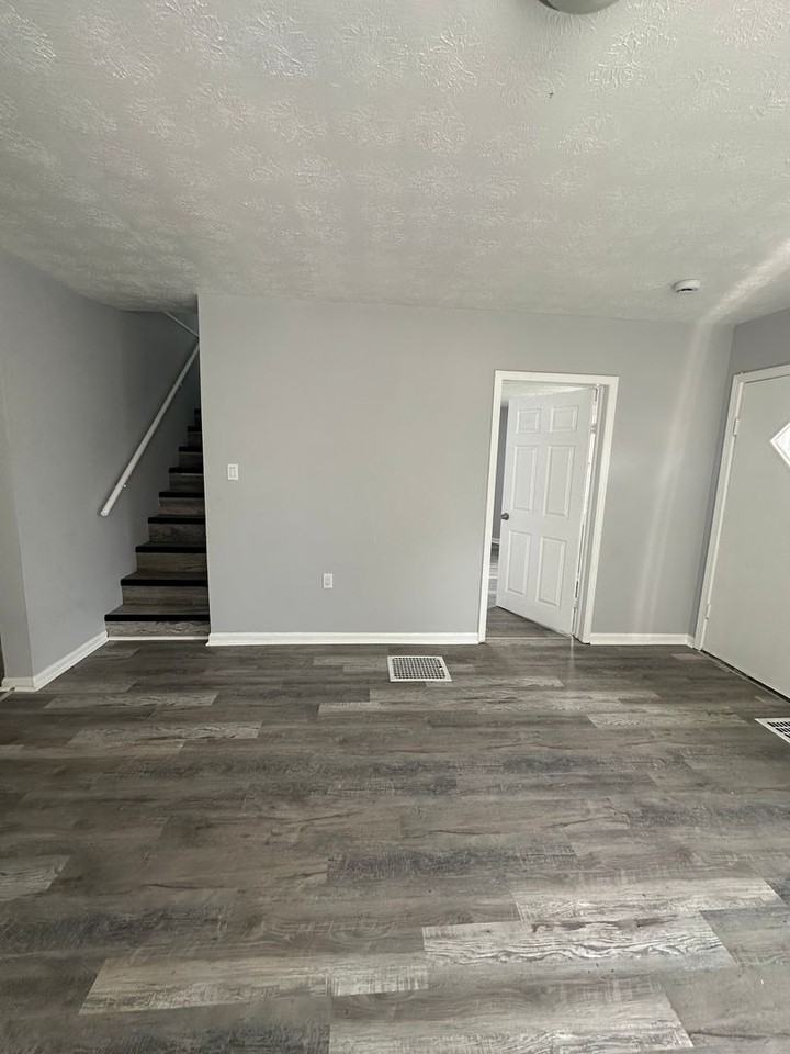 8002 Jeffries Ave - Photo 4 of 11