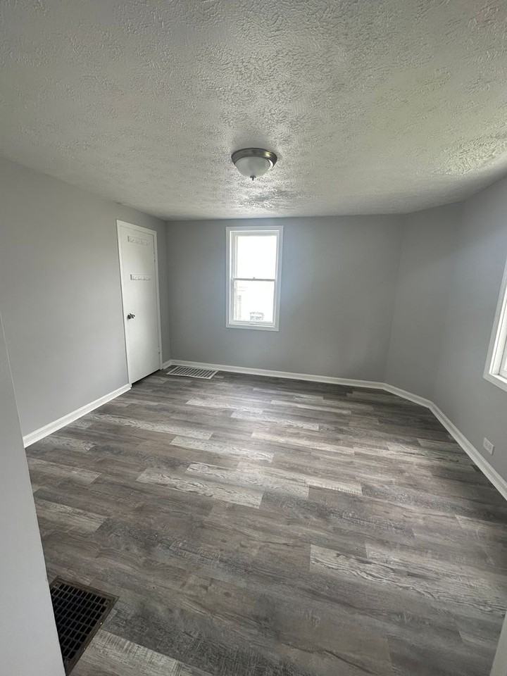 8002 Jeffries Ave - Photo 5 of 11