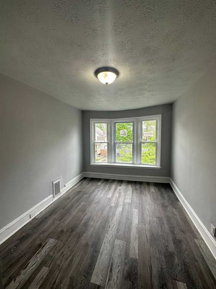 8002 Jeffries Ave - Photo 7 of 11