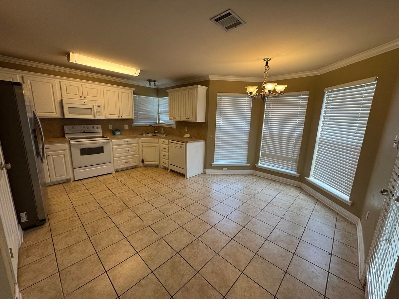 6936 Ash St - Photo 4 of 18