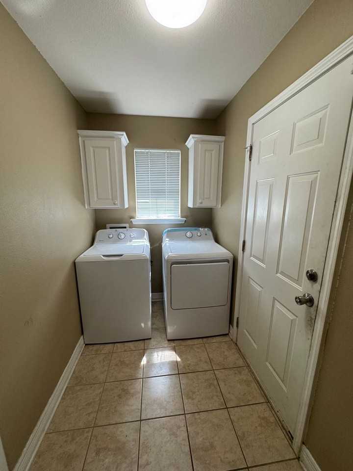6936 Ash St - Photo 6 of 18