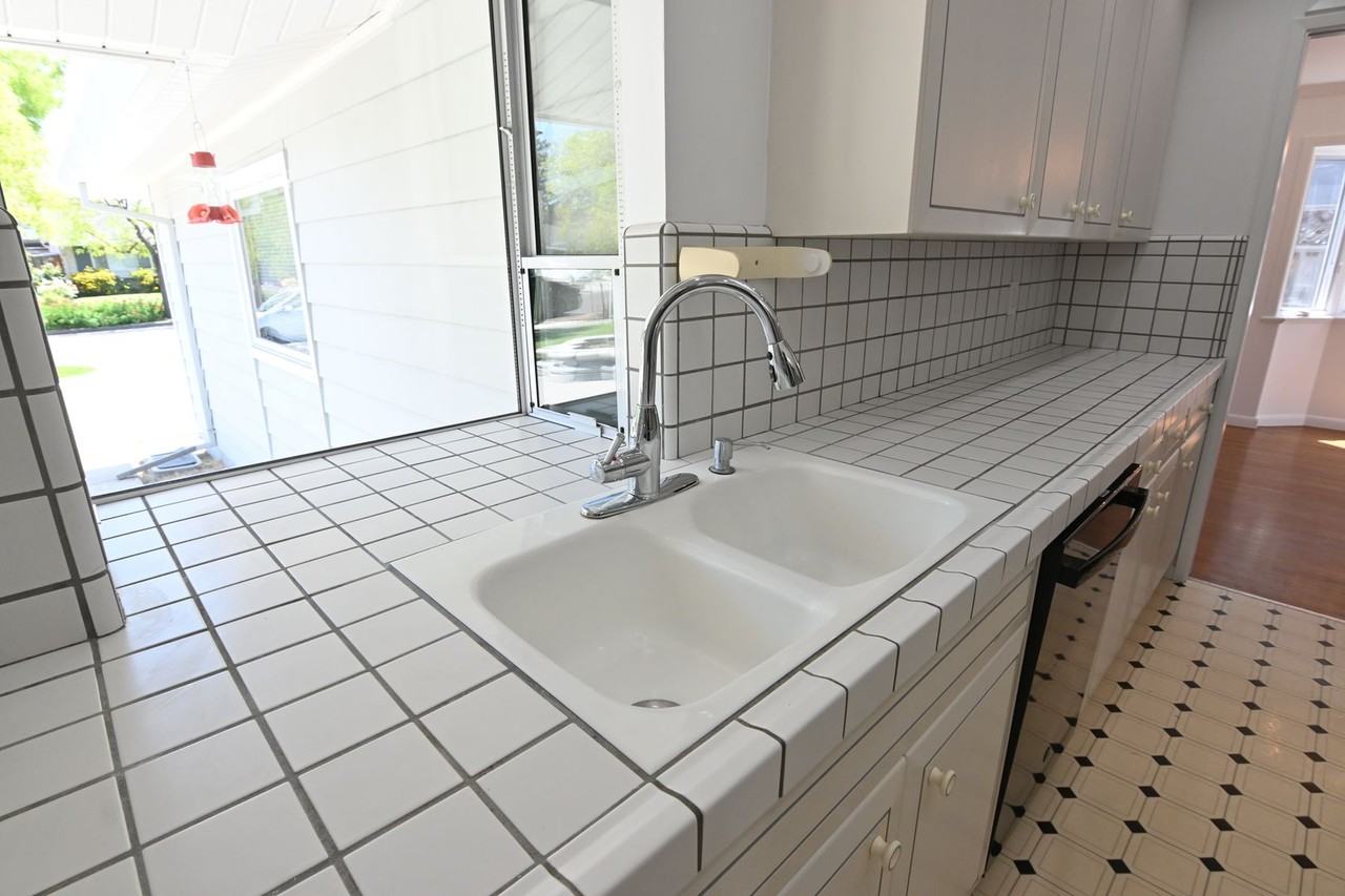 3655 Mona Way - Photo 6 of 28