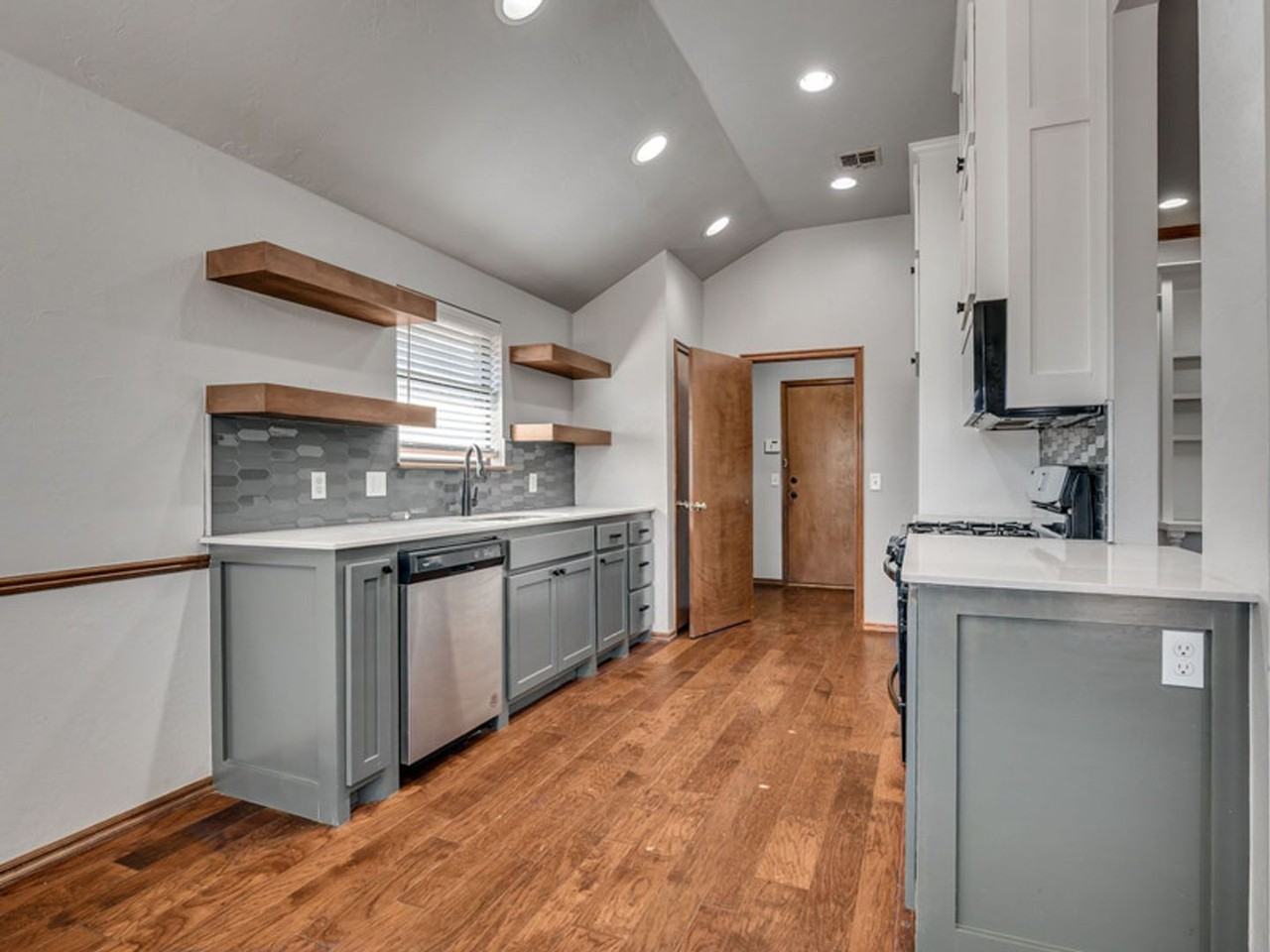 1905 Se 17th St - Photo 6 of 23