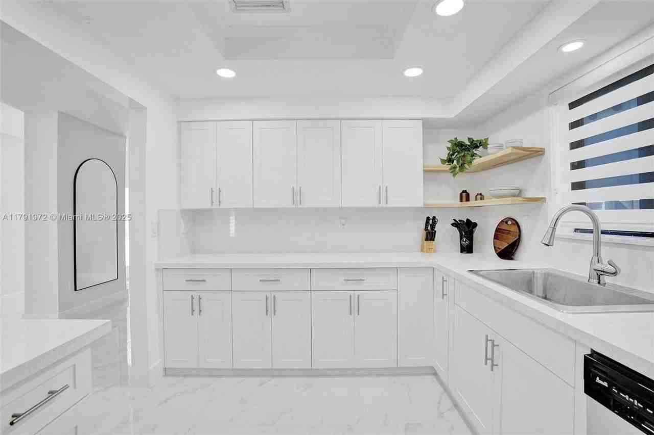 1355 Madison St - Photo 2 of 17