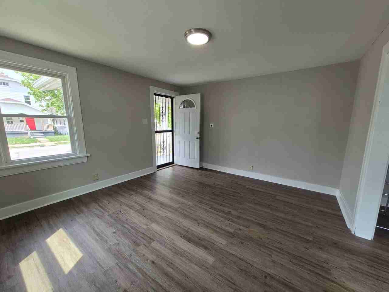 2448 Nill Ave - Photo 3 of 15