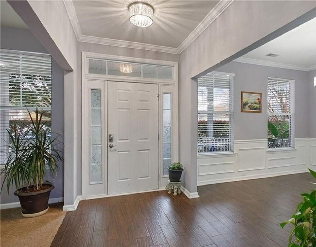 8 5th Ave - Photo 3 of 19