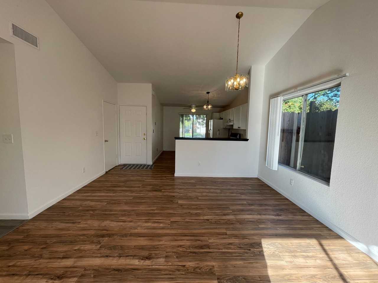 1028 Grackle Ct - Photo 2 of 25