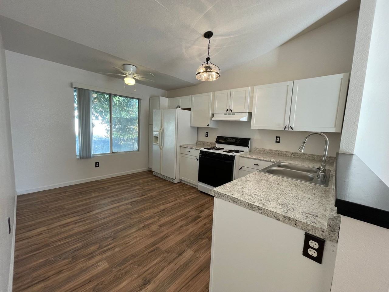 1028 Grackle Ct - Photo 3 of 25