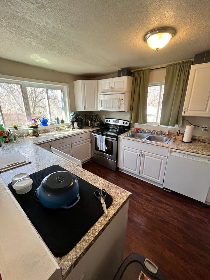 1546 33rd Street - Photo 3 of 47