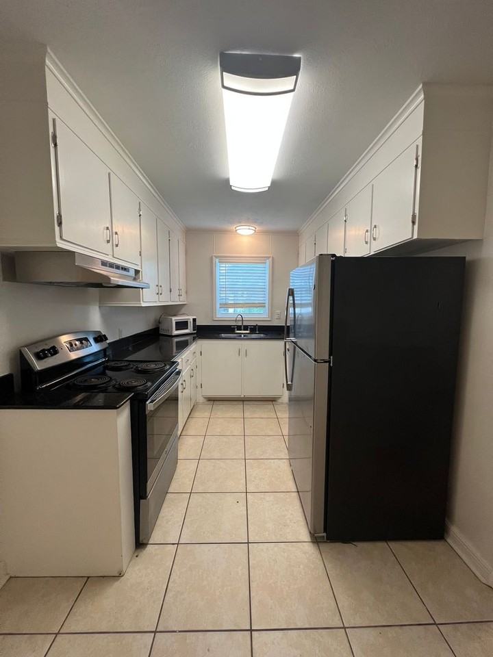 525 Farquhar St - Photo 5 of 22