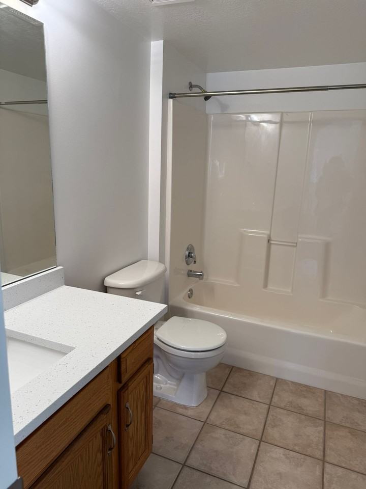 Elk Ridge Apartments LLC - Photo 3 of 16