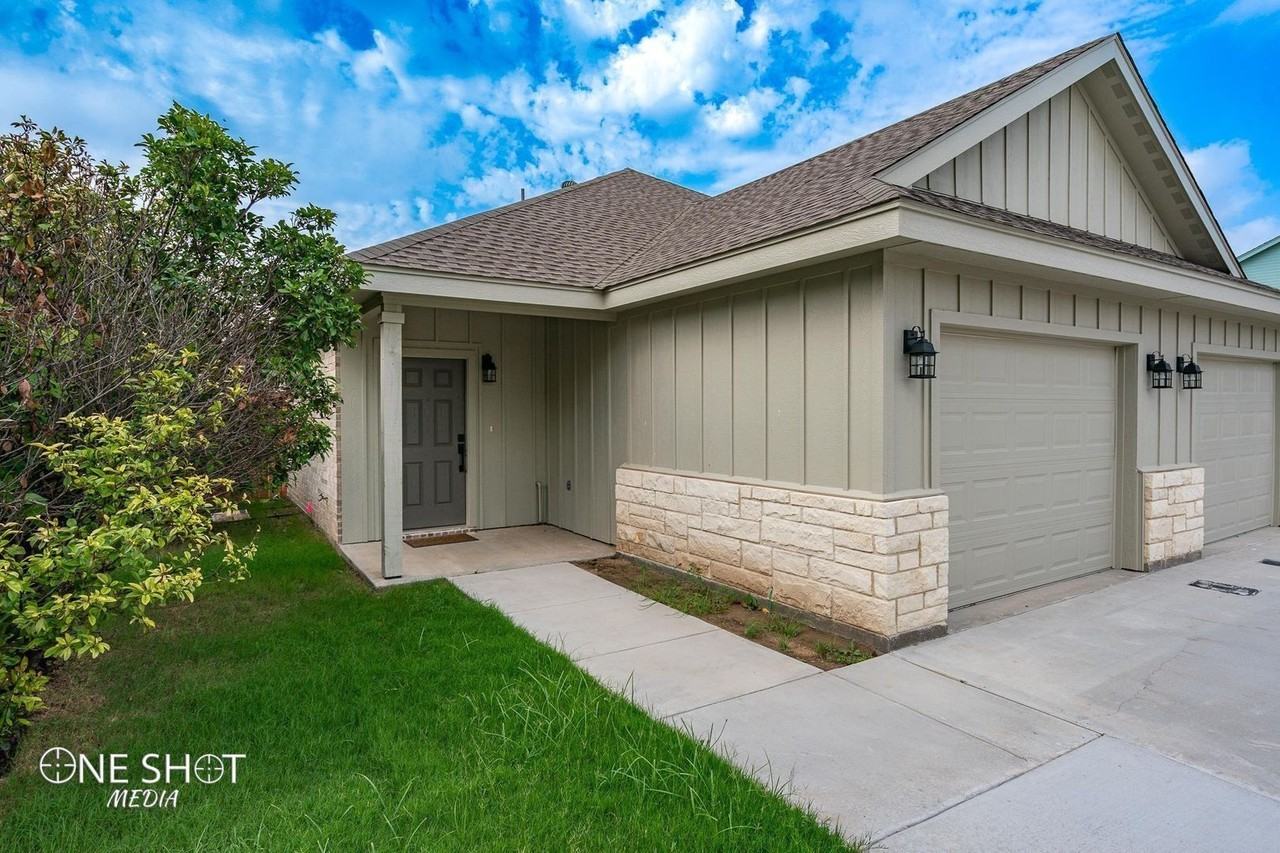 2041 Patriot Commons Rd - Photo 2 of 31