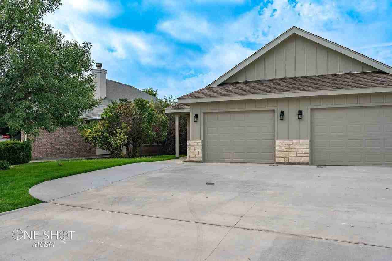 2041 Patriot Commons Rd - Photo 3 of 31