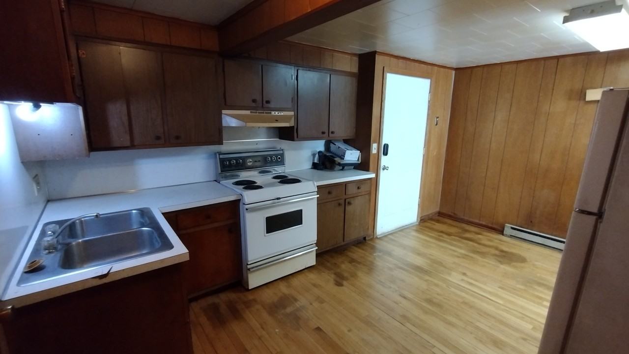 126 4th Street Southwest - Photo 5 of 10