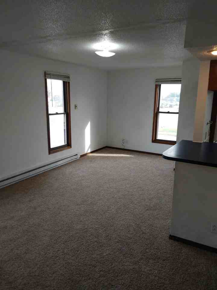 923 E. Blue Earth Ave - Photo 2 of 10