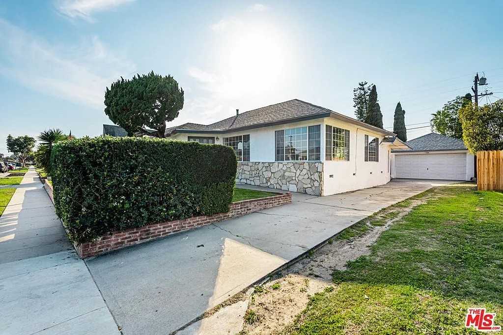 2251 Mira Mar Ave - Photo 3 of 12