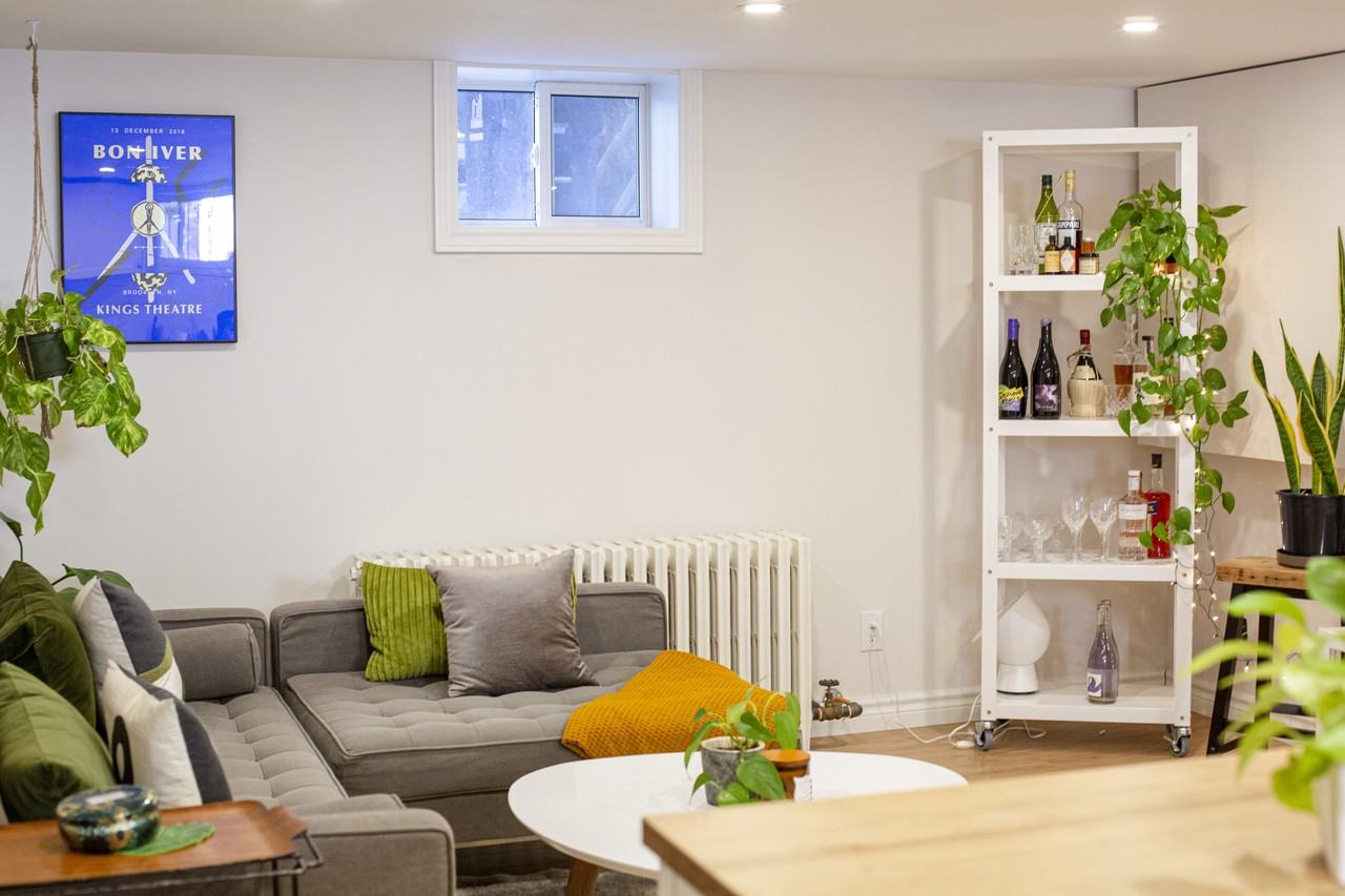 465 Palmerston Boulevard - Photo 2 of 12