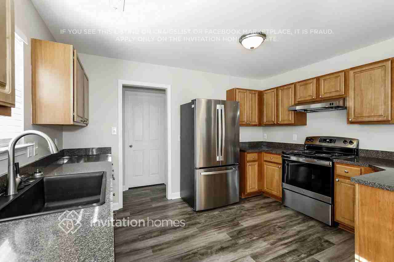 104 Glencroft Dr - Photo 6 of 16