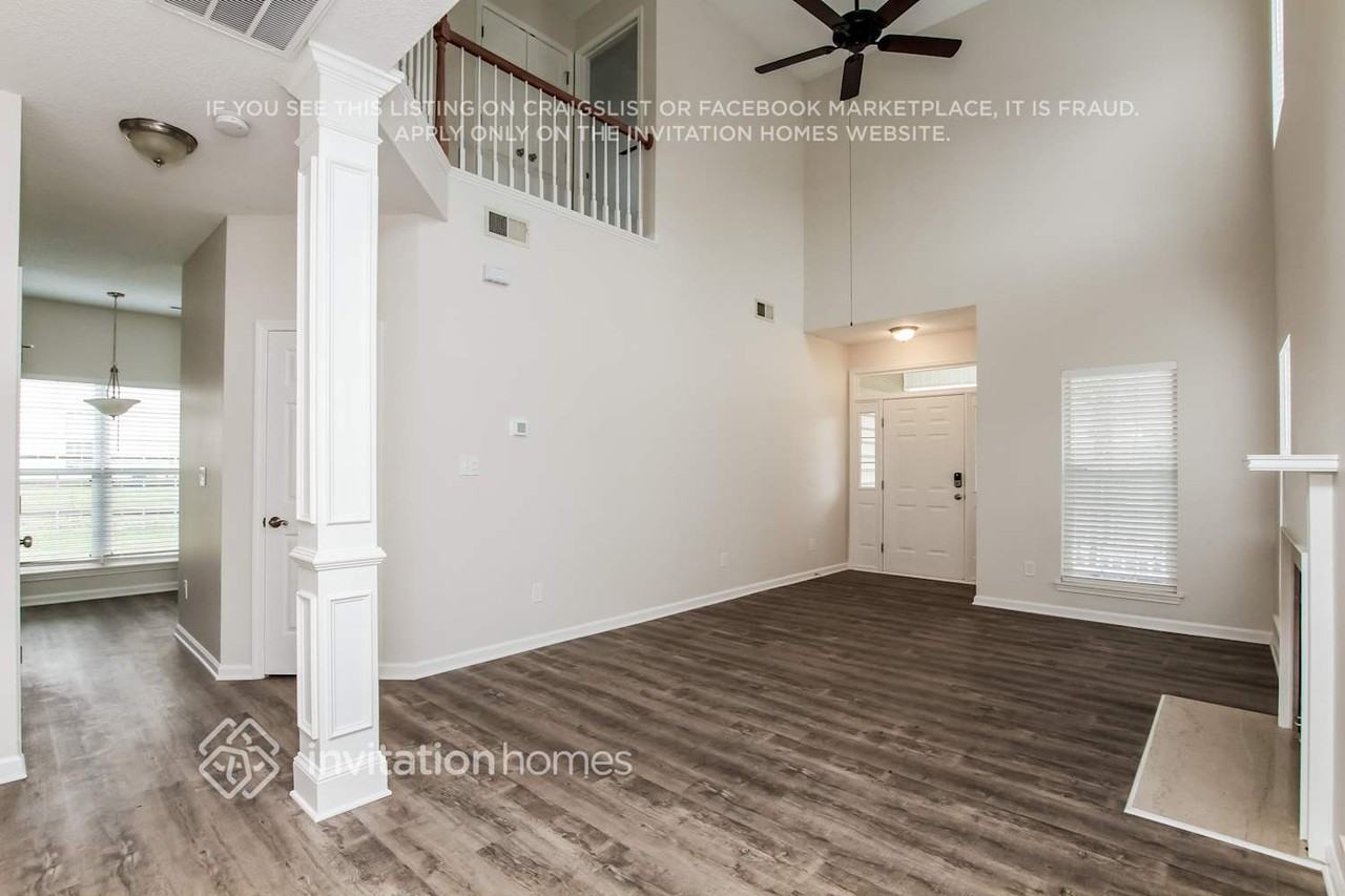 16034 Farmall Dr - Photo 4 of 15