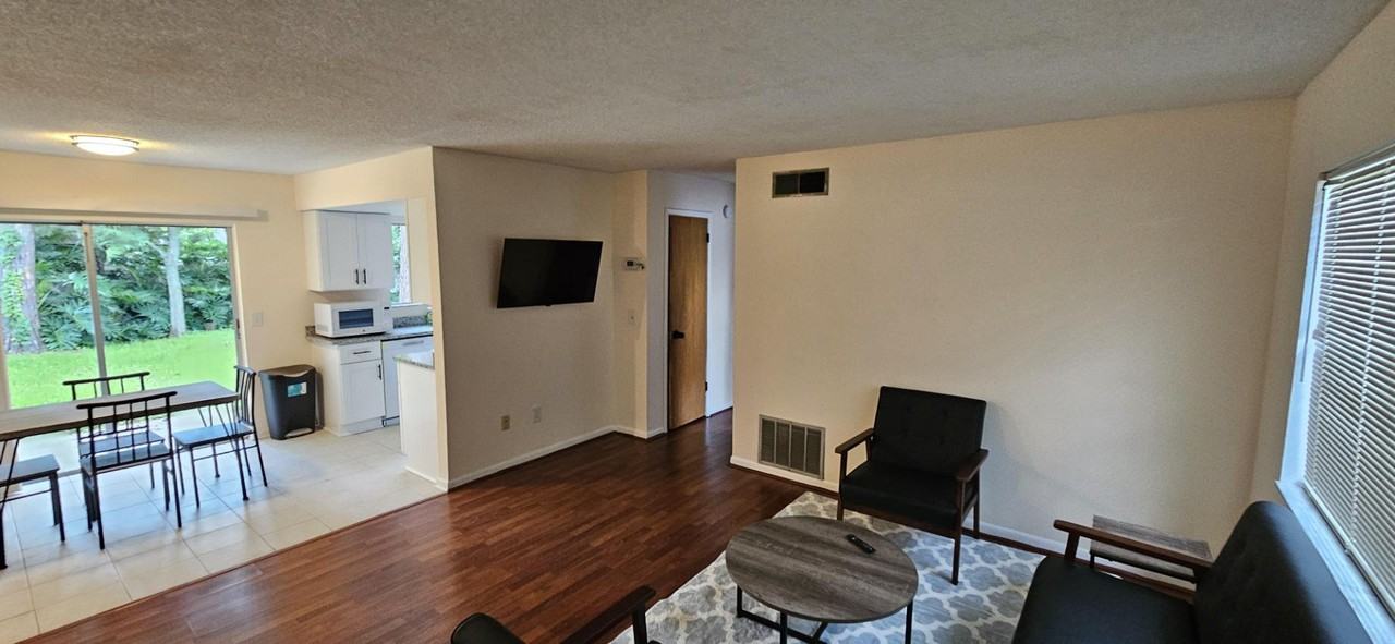 8455 Frost St N - Photo 3 of 8