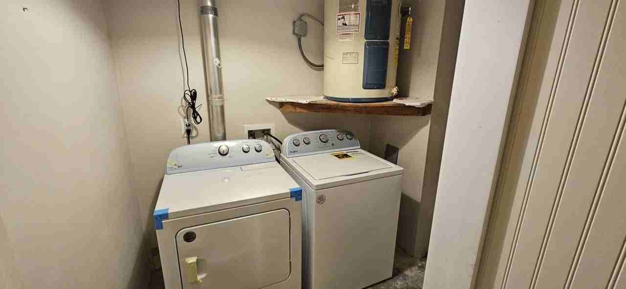 8455 Frost St N - Photo 6 of 8