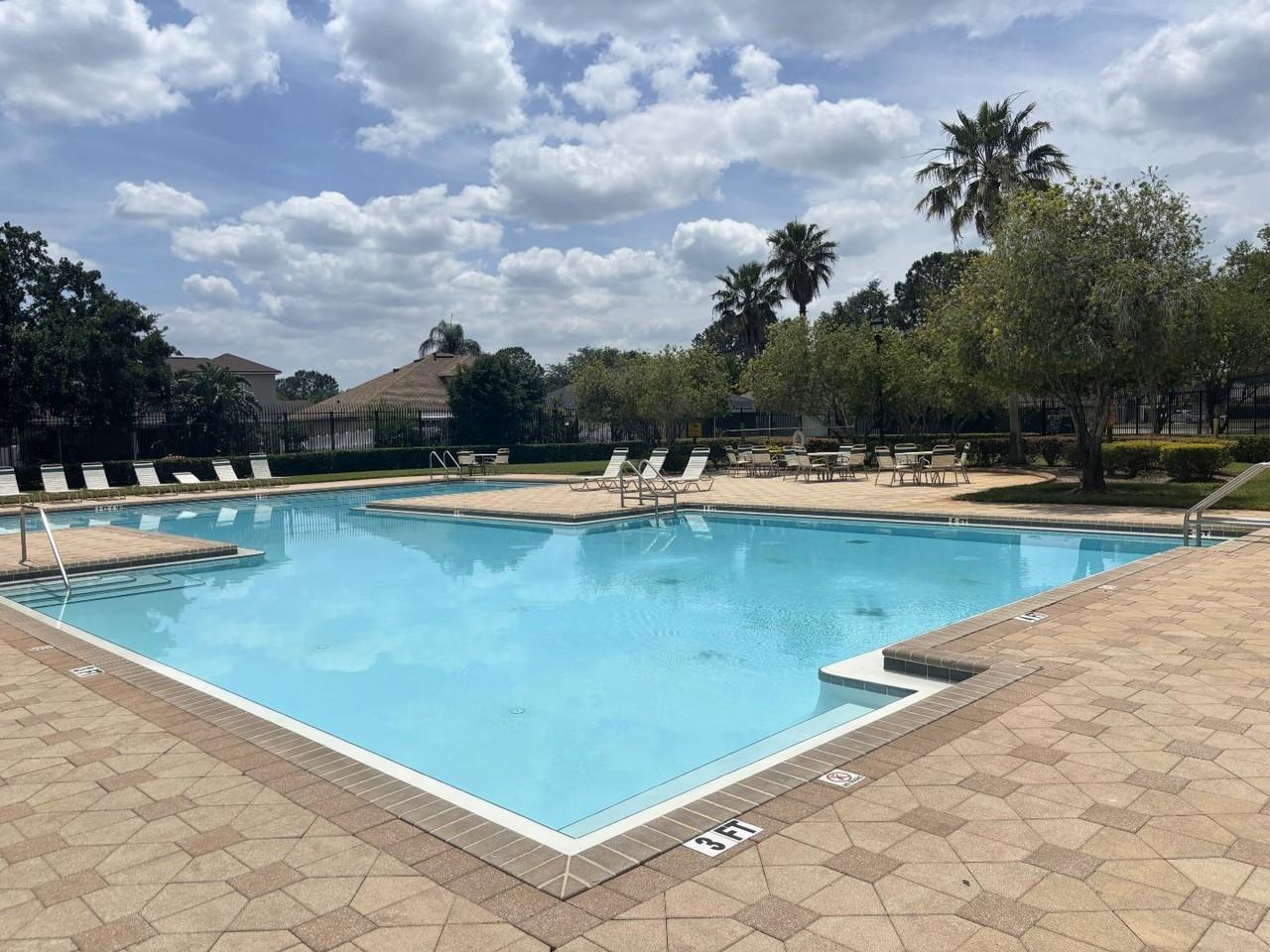 5051 Windingbrook Trl - Photo 3 of 20