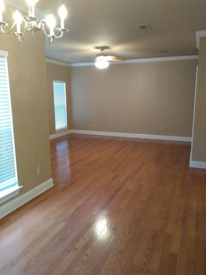 305 Penny Ln - Photo 2 of 11