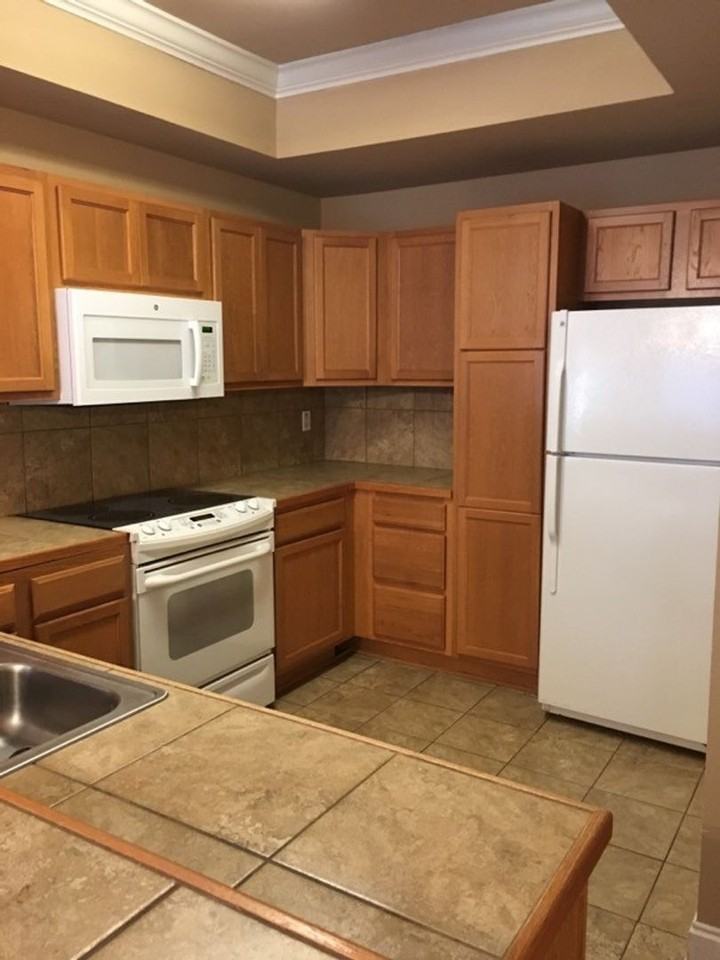 305 Penny Ln - Photo 4 of 11