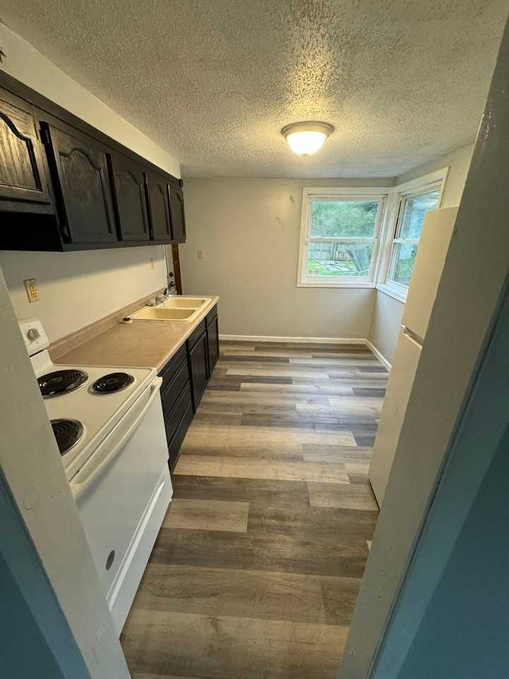 1410 Joyce Dr - Photo 3 of 7